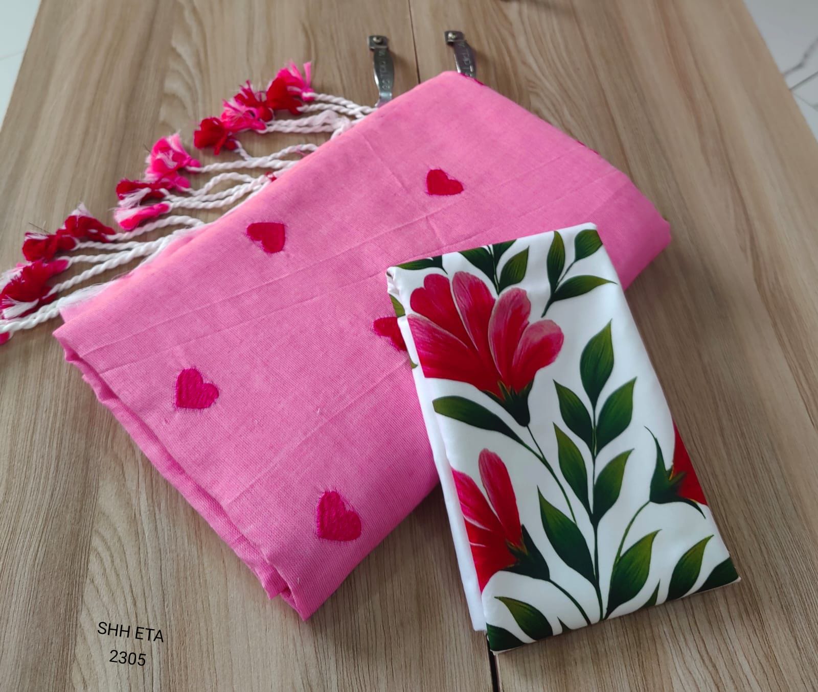 Heart Embroidery Mul Cotton Handloom Saree